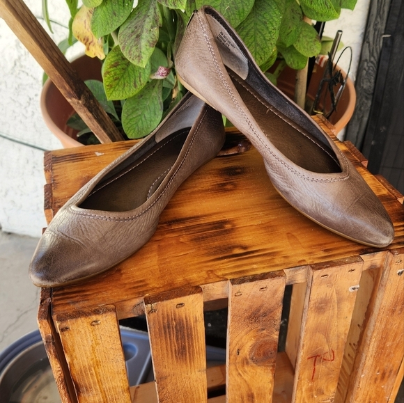 Frye Ballet Flats Regina Brown Tan Leather Slip On Shoes‎ Pointed - Picture 1 of 11